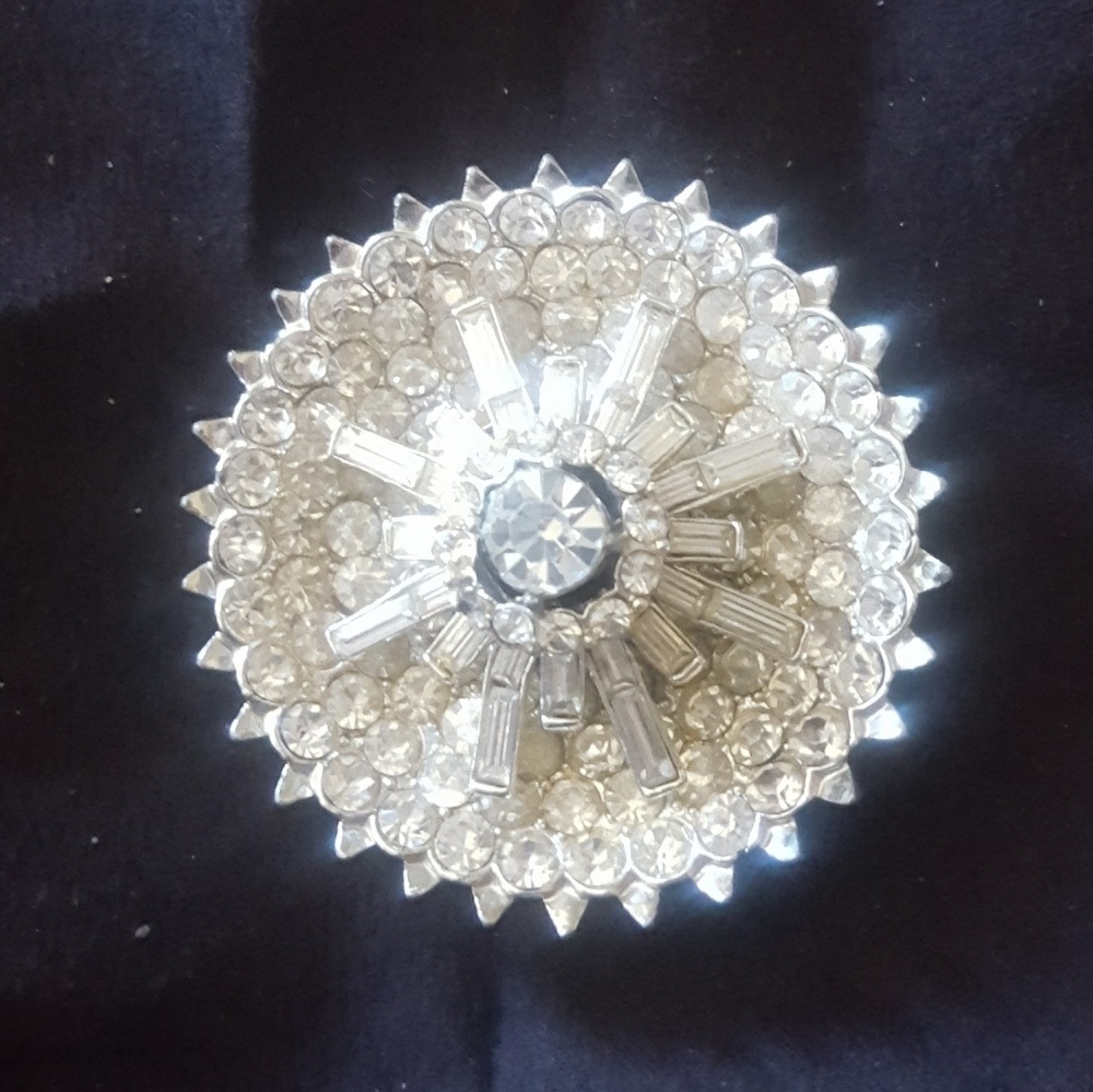 VINTAGE CRYSTAL BROOCH